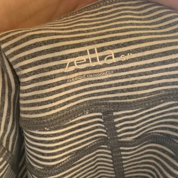 Striped Kneecap Length Leggings - Picture 5 of 5